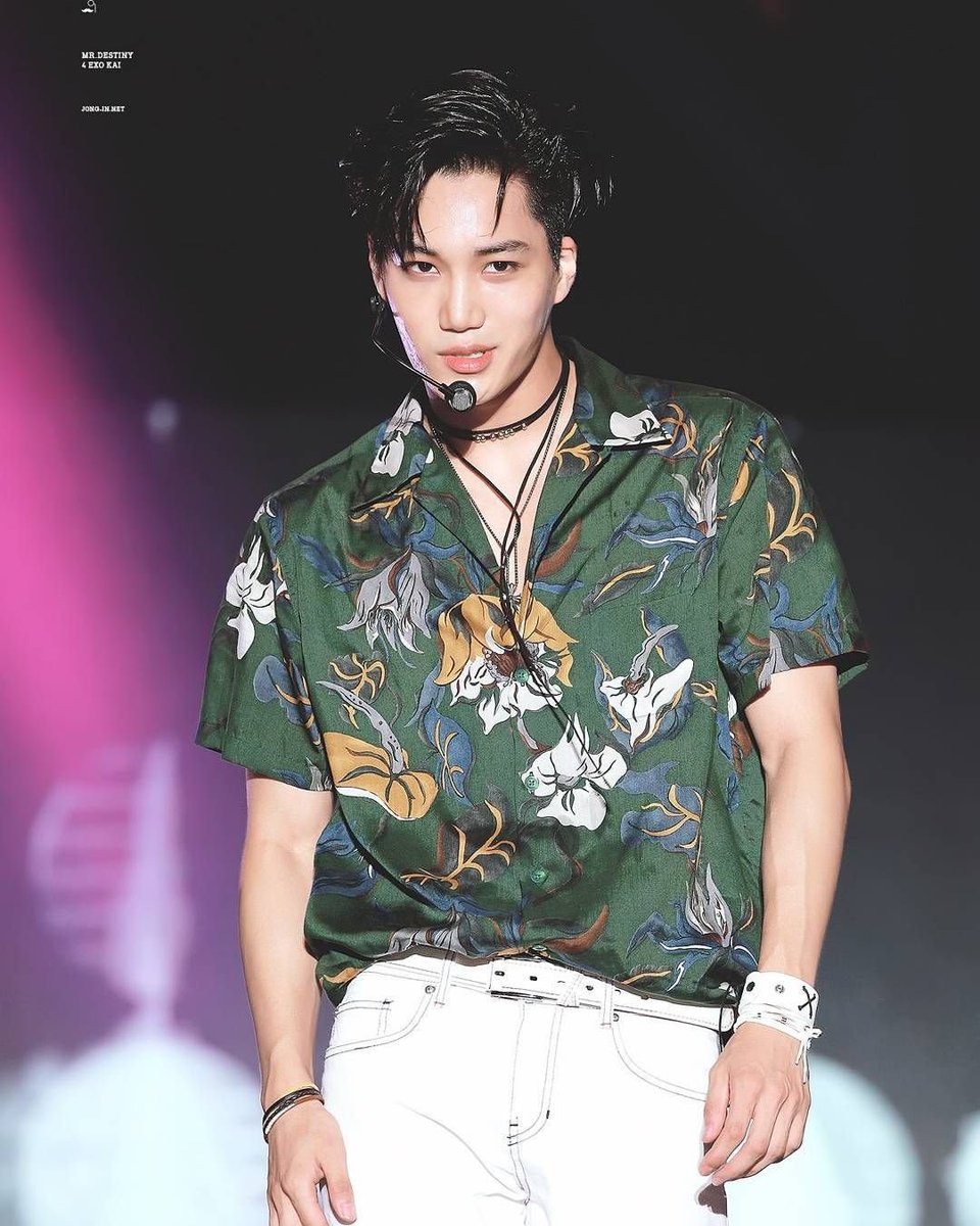 npomvtt's tweet photo. Namorar coreano? Deus me livre, mas quem me dera https://t.co/Da5kw4AQNt