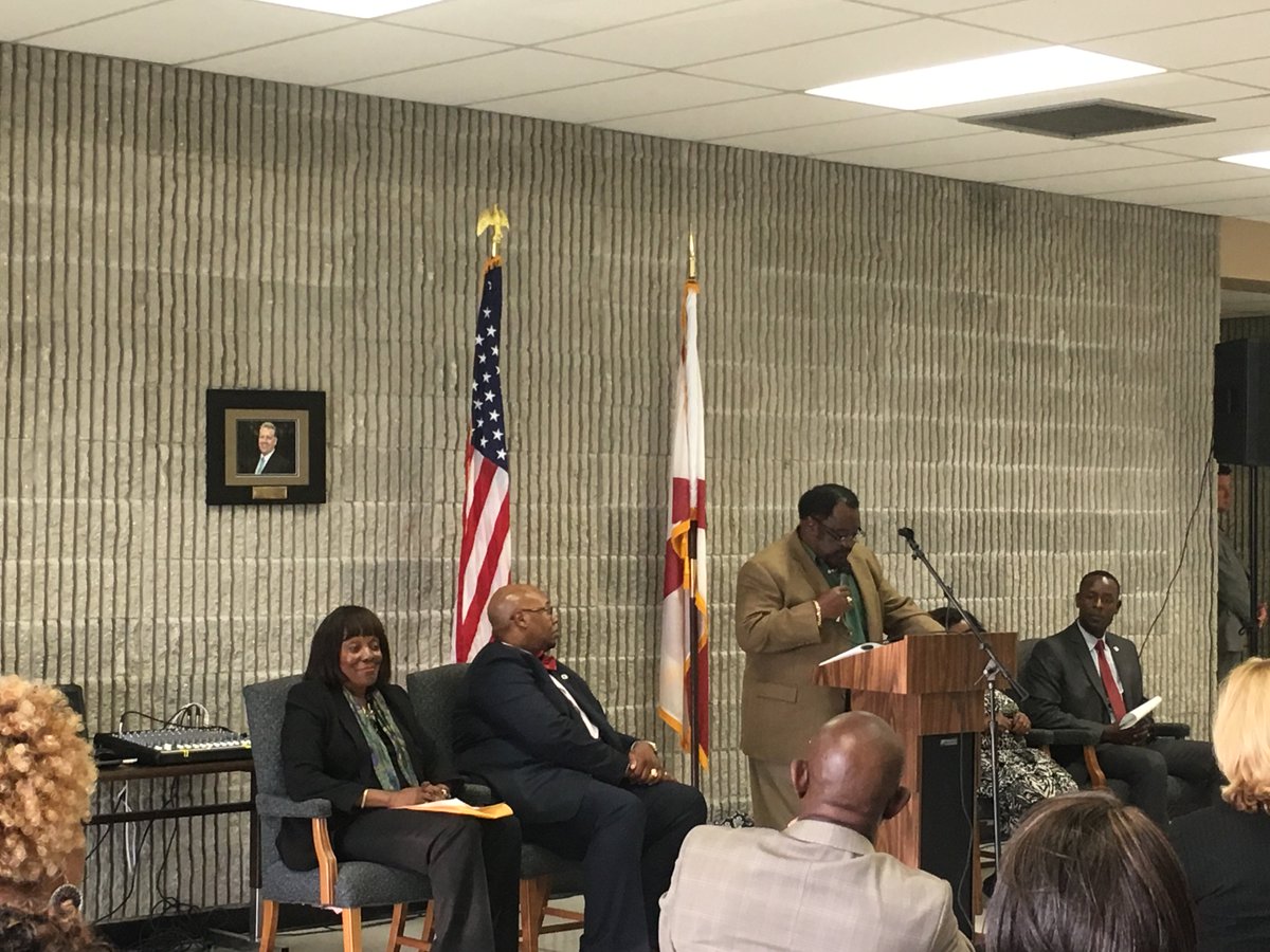 Eddie Rhodes of the Tri-Cities Education Committee welcomes Dr. Fennoy @pbcsd @GladesRegion