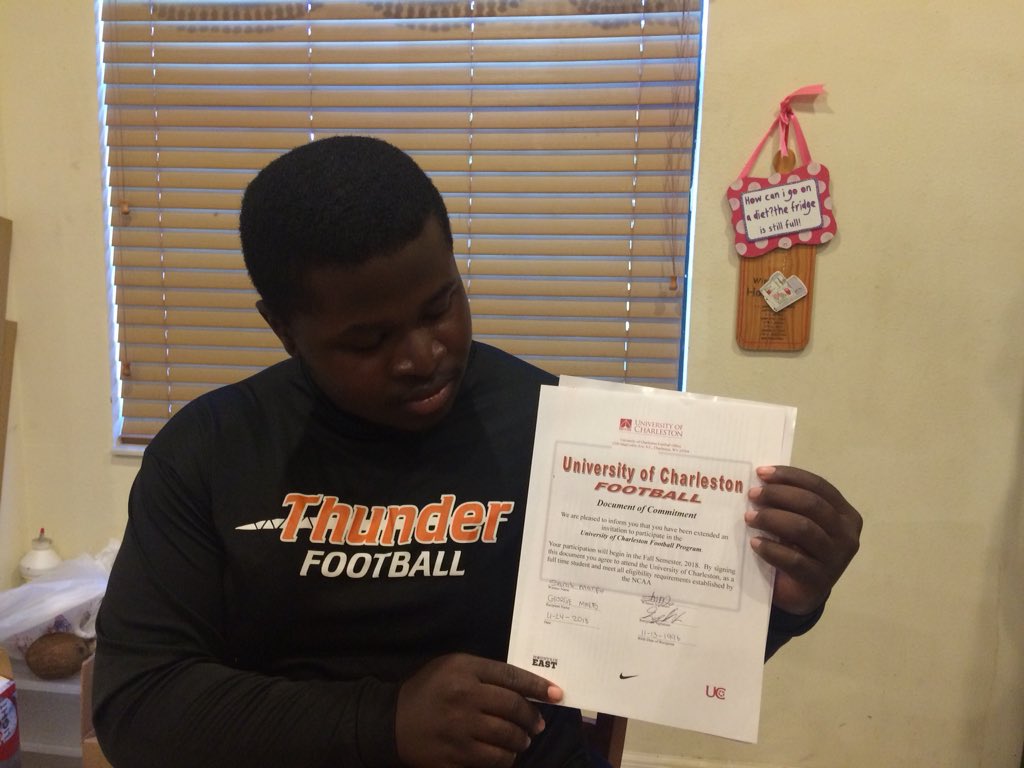 bigmarfoo's tweet photo. Officially signed with the University of Charleston.what a blessing from the lord above. #Godsplan https://t.co/biKzxOjLEz