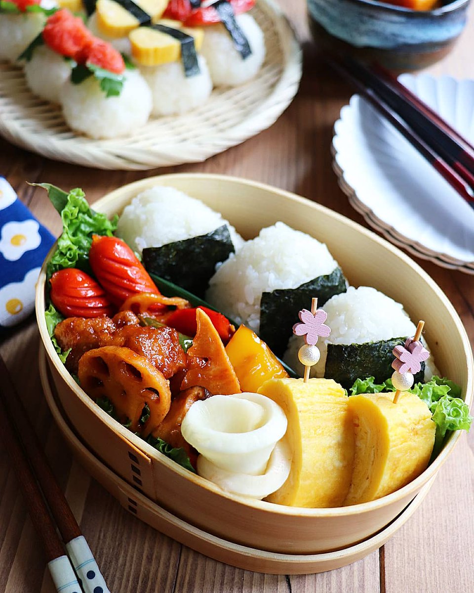 どんち No Twitter おはようございます お弁当 今日のお弁当 おにぎり 酢豚 だし巻き玉子 朝ごはん もおにぎり かぼちゃの煮物 頂き物の美味しいお米 八代目儀兵衛 さんのおむすび用のお米で炊きました 可愛い包みに入っていてびっくり お弁当設計図も