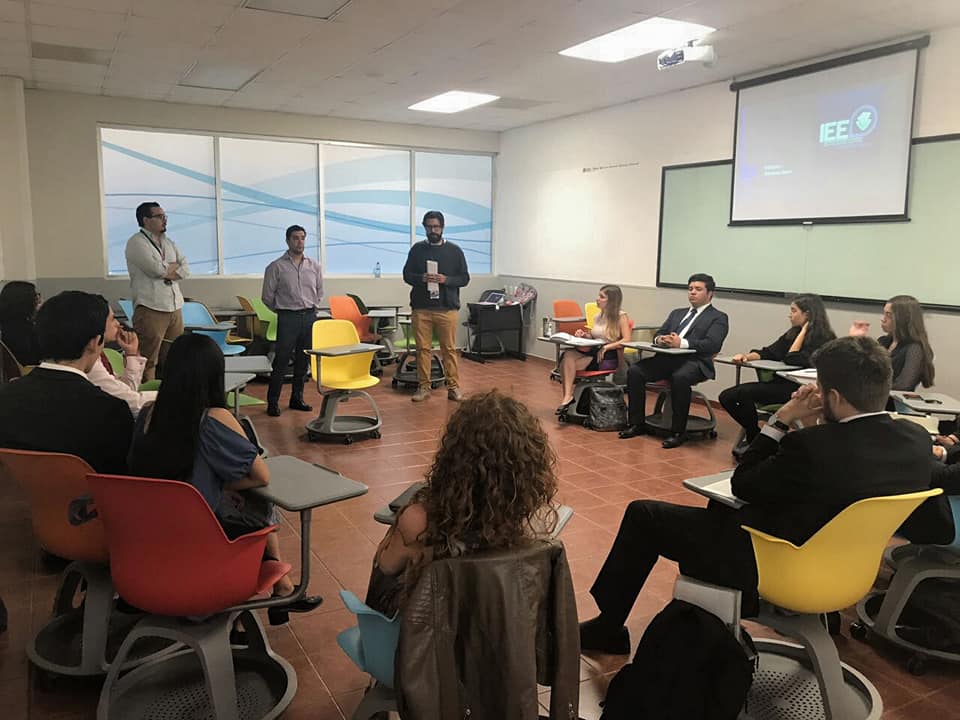 IEEAGS's tweet photo. #Hoy el primer ejercicio del #IEEAgs  #DebateDeDebates con alumnos de bachillerato del @TECenAGS.
 #ConstruimosCiudadanía
#IEEAgsInforma https://t.co/1OQaIKwF1b