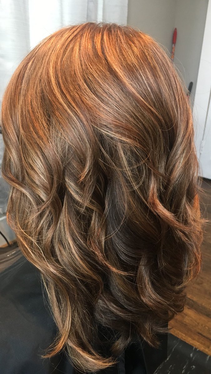 AmyLElle's tweet photo. Yโall...this #rosegold hair color I did on my beautiful friend @ctinaking ๐ Itโs my new fave ๐ค I forgot to get a before but scroll through for different angles & lighting.... #nofilterneeded though ๐
#amyfutrellhairstylist #jjandcompanysalon #easleysc #pravanacolor #pulpriot https://t.co/D5651NQr0c
