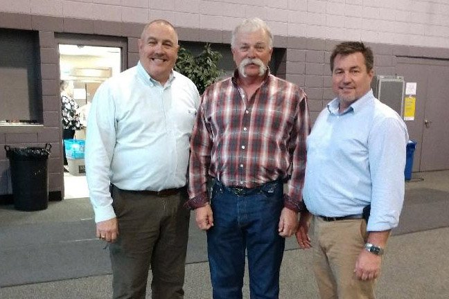 MLECpower's tweet photo. After 37 years of service, MLEC Journey Lineworker Randal Anderson (center) of Humphreys County is hanging up is hardhat. Happy retirement, Randal! #thankalineman #MLECCommitted @wkc643 https://t.co/WRFEw4Frnl