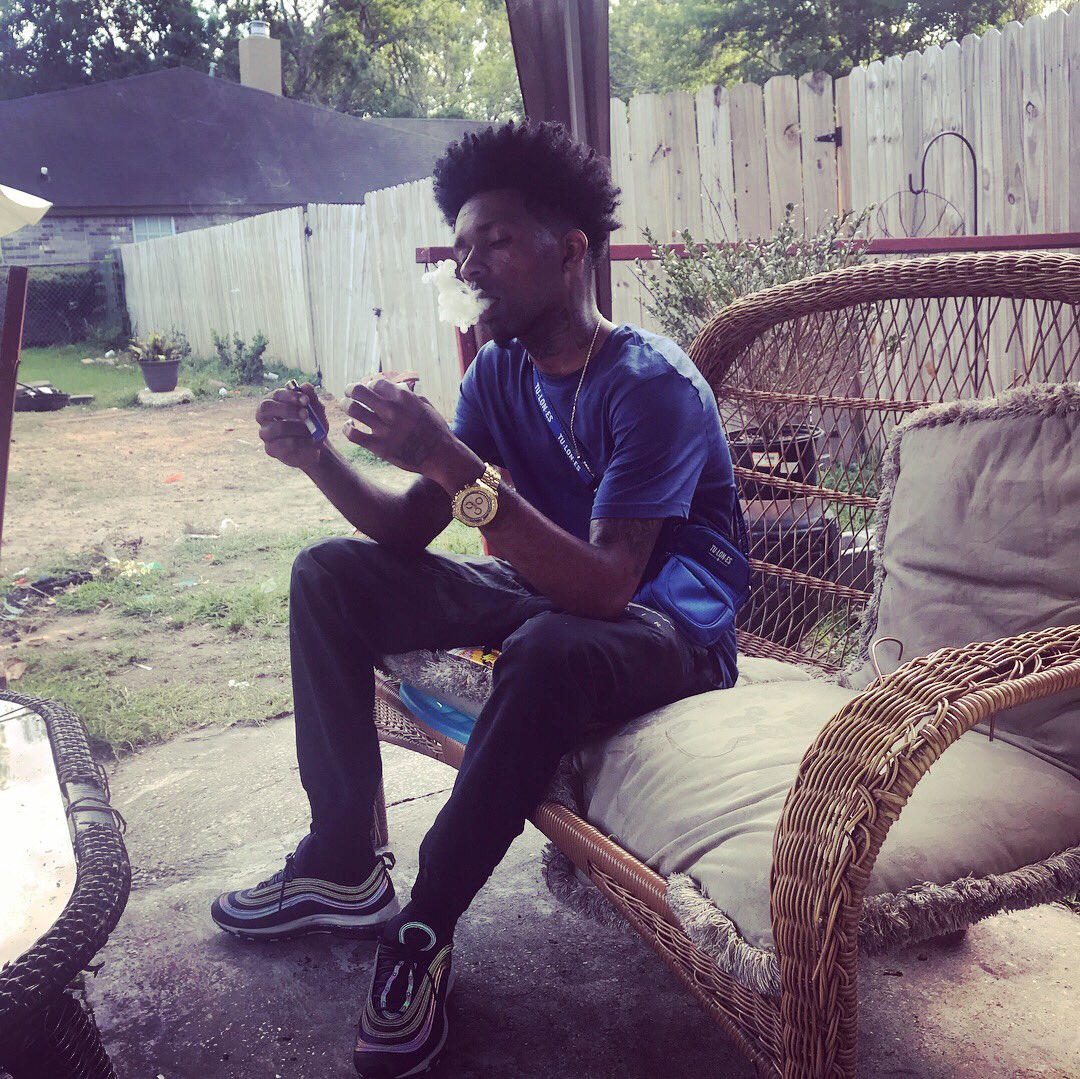 BlowDinero's tweet image. If You Ain’t Gettin Money Stay Tf From Around Me 🚫🧢 #Mafia #TrapMode #NawlFr