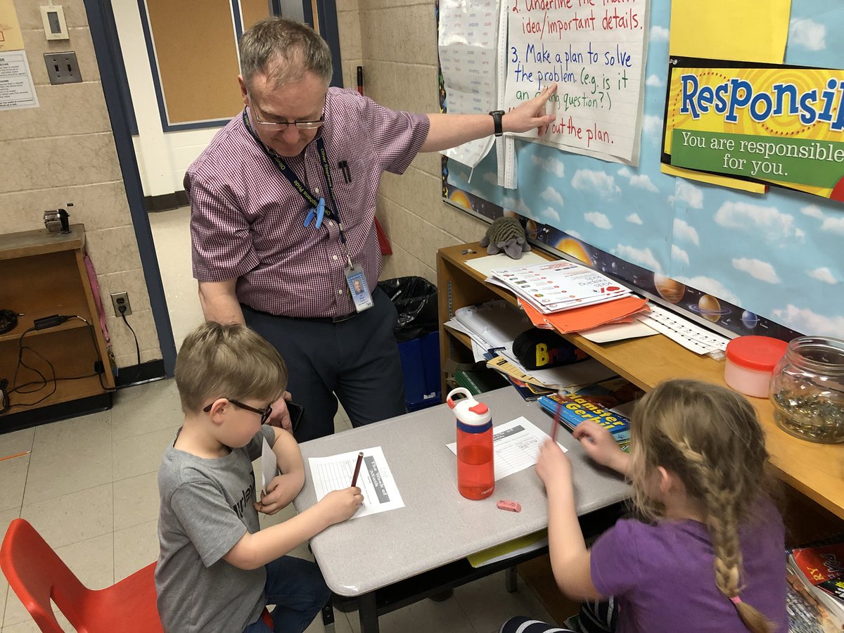 ShawnMoe19's tweet photo. Students, โWe can still measure the lengths correctly by subtracting the end number from beginning number!โ Exploring measurement and constant difference #TVDSBmath #OliverStephens #WeekofMath https://t.co/SV4hEGVIuU