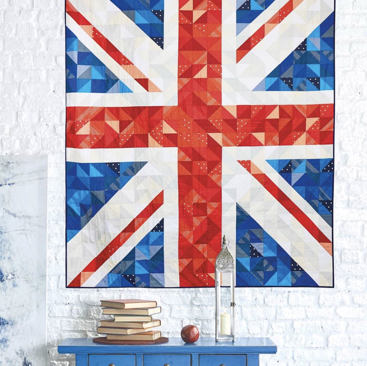 RJRFabrics1's tweet photo. We are so EXCITED about this post that we actually did a happy dance when we got the email letting us know that @madewithmadness #whatshadeareyou quilt is featured in @QuiltNowMag issue 49 🇬🇧. #rjrfabrics https://t.co/2skySAa0Ak