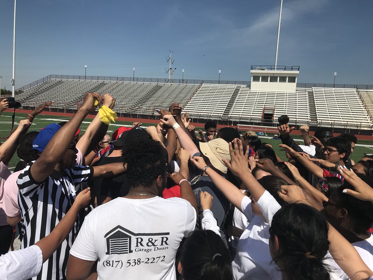 SamHoustonHS's tweet photo. #powderpuff 🏈 @Shhsco19 @SamClassof2018 https://t.co/lDpouNiEb7