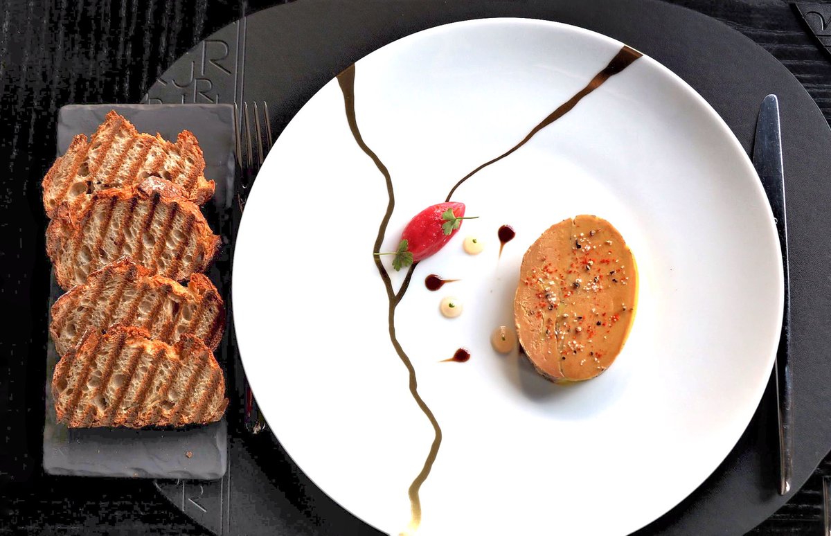 “LE FOIE GRAS DE CANARD” from LE GRILL de Joël Robuchon: Duck foie gras confit with grilled country bread. A beautifully plated dish from Executive Chef Christophe Bellanca. (@joelrobuchonusa)