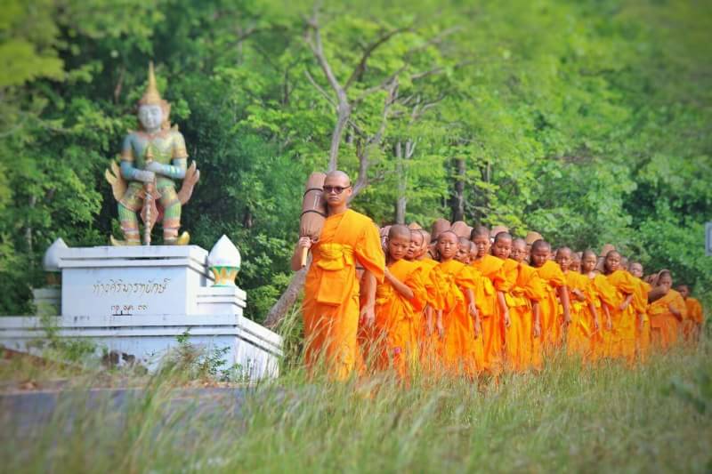 moralpromote's tweet photo. ช่วงท้ายโครงการบรรพชาสามเณร ภาคฤดูร้อนปีนี้
เหล่าสามเณรตัวน้อย ได้ออกเดินธุดงค์โปรดญาติโยม จากวัดเวฬุวัน(เขาจีนแล) ต.นิคมสร้างตนเอง อ.เมืองลพบุรี  ถึงธุดงคสถานเมืองลพบุรี ในระยะทางกว่า 5 กิโลเมตร

#ทีมงานอบรมสามเณรธุดงคสถานเมืองลพบุรี 
เอาบุญมาฝากทุกท���านมา ณ โอกาสนี้ครับ😁😁😁 https://t.co/oHYLzaTcFT