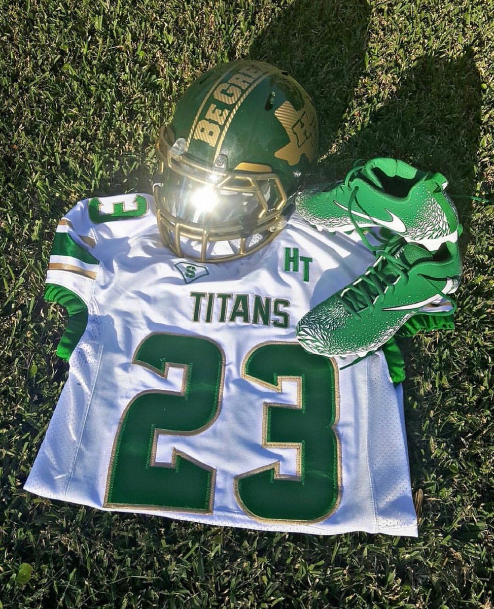 SSyndicate_OG's tweet photo. Super TIGHT jersey! 

#saltz #saltzgear #sportsyndicate #customuniforms #tackletwill #titans https://t.co/4j5MbrzCgl