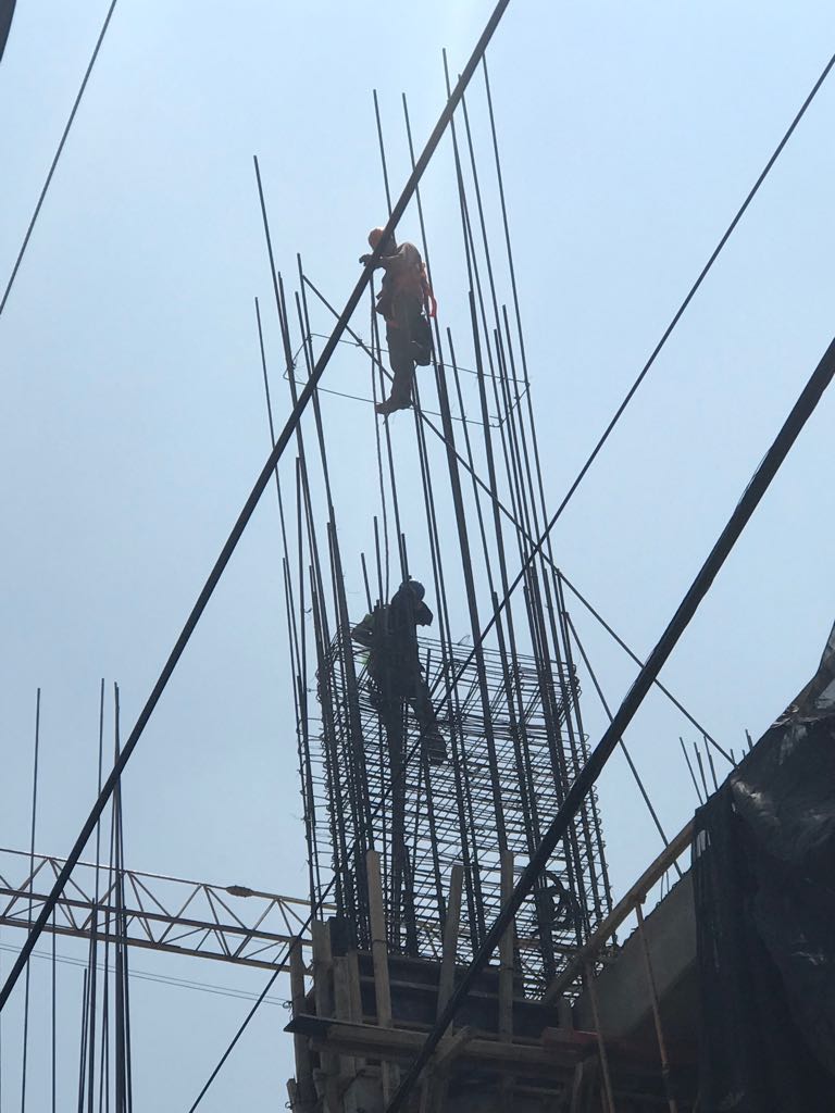 Vecinos_Bezares's tweet photo. Ni la legalidad ni la vida son importantes para el #cartelinmobiliario . Dias después de un accidente mortal en la obra ilegal de FLOW y los trabajadores sin protección. Una muerte auspiciada por @xochitlgalvez @delegacionMH @Felipe_CDMX  #CorrupciónInmobiliaria   #obraschuecas https://t.co/Qx8M9XkLAV