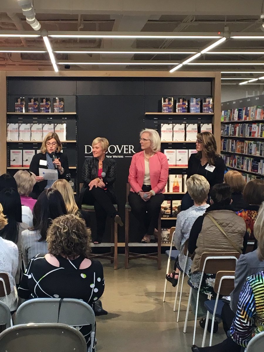SueHawkesYESS's tweet photo. Great conversations happening! @nancymdahl @dinabsimon @CathyPaper #ChasingPerfection #MaximizeSuccess https://t.co/k3x26IANqF