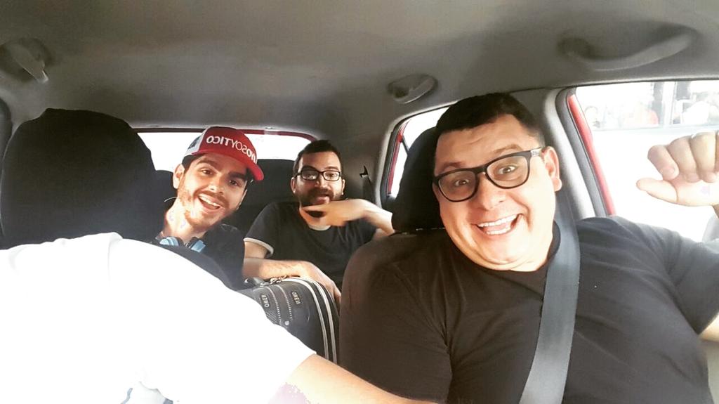 FestiComediaCA's tweet photo. Llegaron los ticos al #Centroamericarie 
 todo listo para iniciar HOY!!! en @TeatroLuisPoma 8pm/$10 online https://t.co/VzkhtMIXvg https://t.co/bj86QIUsY7