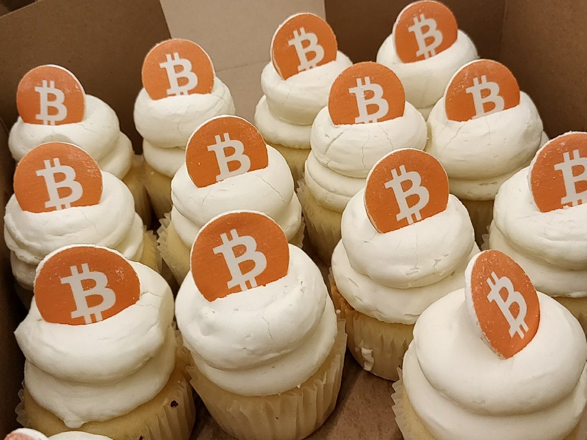 Hash_39's tweet image. #bostonblockchainweek #StudentFestival celebrations are on now at MIT E62-233. @ethereum @Vertcoin @MySiacoin @litecoin @erickpinos @MITBitcoinClub @gosathya @BMahon9 @delitzer @DavidVorick @TuftsUniversity @Harvard @MITstudents