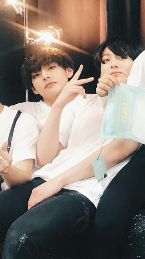 TheTKGlobal's tweet photo. taehyung's baby is sitting on his lap again!!! https://t.co/MRs1eC26Gf