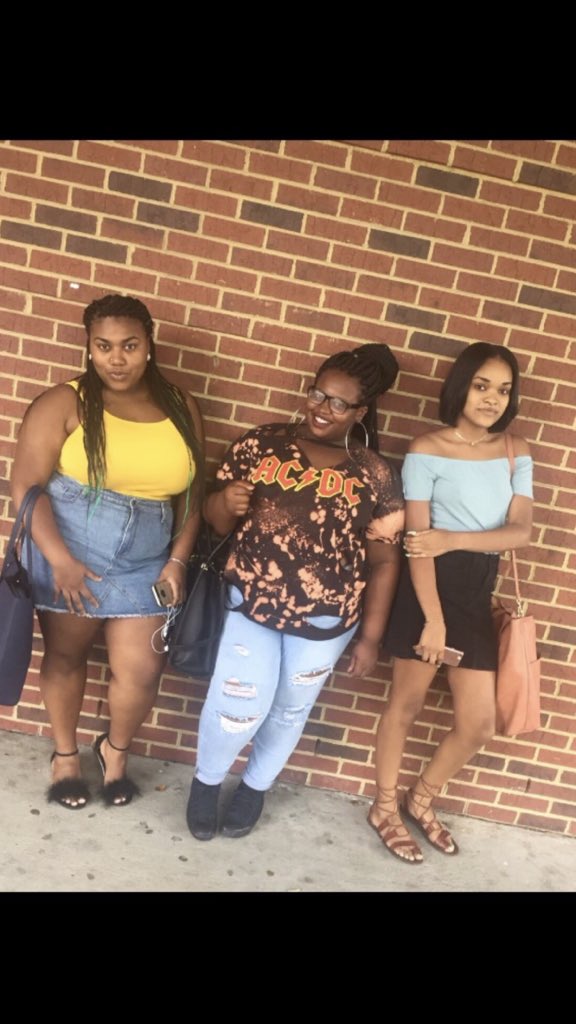 kaaygvddess's tweet photo. #bestbestfriends💓 https://t.co/EWVtufMLm4