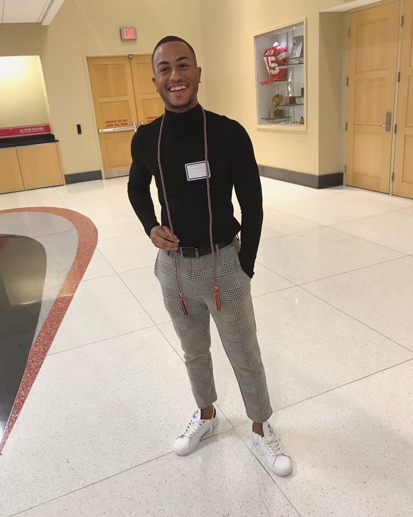 djtaylormadenyc's tweet photo. 4 years ago when I came to Ohio State, I came out. Today, I was honored at the LGBTQ celebration for graduating. Ohio State has allowed me to find &amp; love myself. Thank you GOD for this experience 🏳️‍🌈 #gaysof colorthatgraduate https://t.co/DEuAv0Ofeo