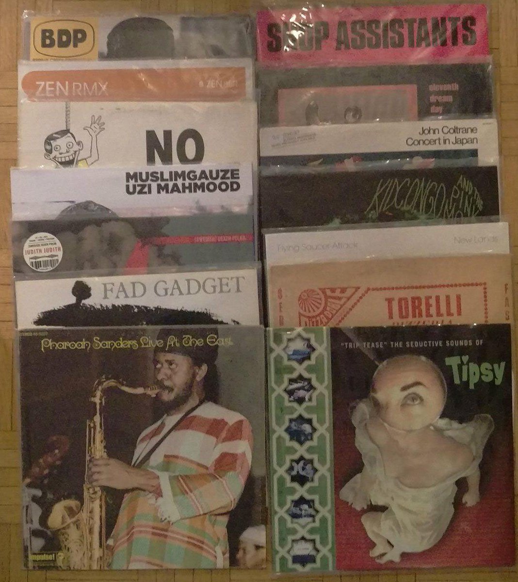 OttRecordSho's tweet photo. a few @djdestrois scores at Sunday Ottawa Record Show @OttRecordSho ...thanks to those who came to shop, thanks to those who brought the goods! Next show is OCTOBER 14th, see you then!!! https://t.co/6WhkkEhgDY