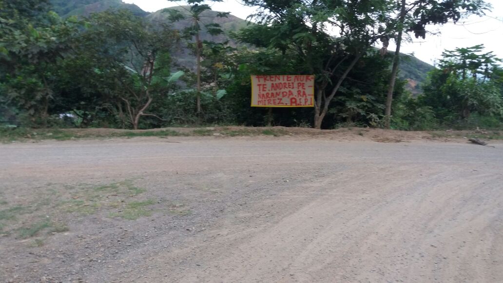 CapazMauricio1's tweet photo. Se reanudan combates entre  FFMM y "EPL" 4: 30 pm, duración 10 minutos, vereda Caraqueño y El Cabildo en Miranda, se reporta la utilización de artefacto explosivo no convencional (Tatuco) también grafitis en la vereda la Unión alusivos al EPL. @ONUHumanRights @ACIN_Cauca @CICR_co https://t.co/VF81b1qsxW