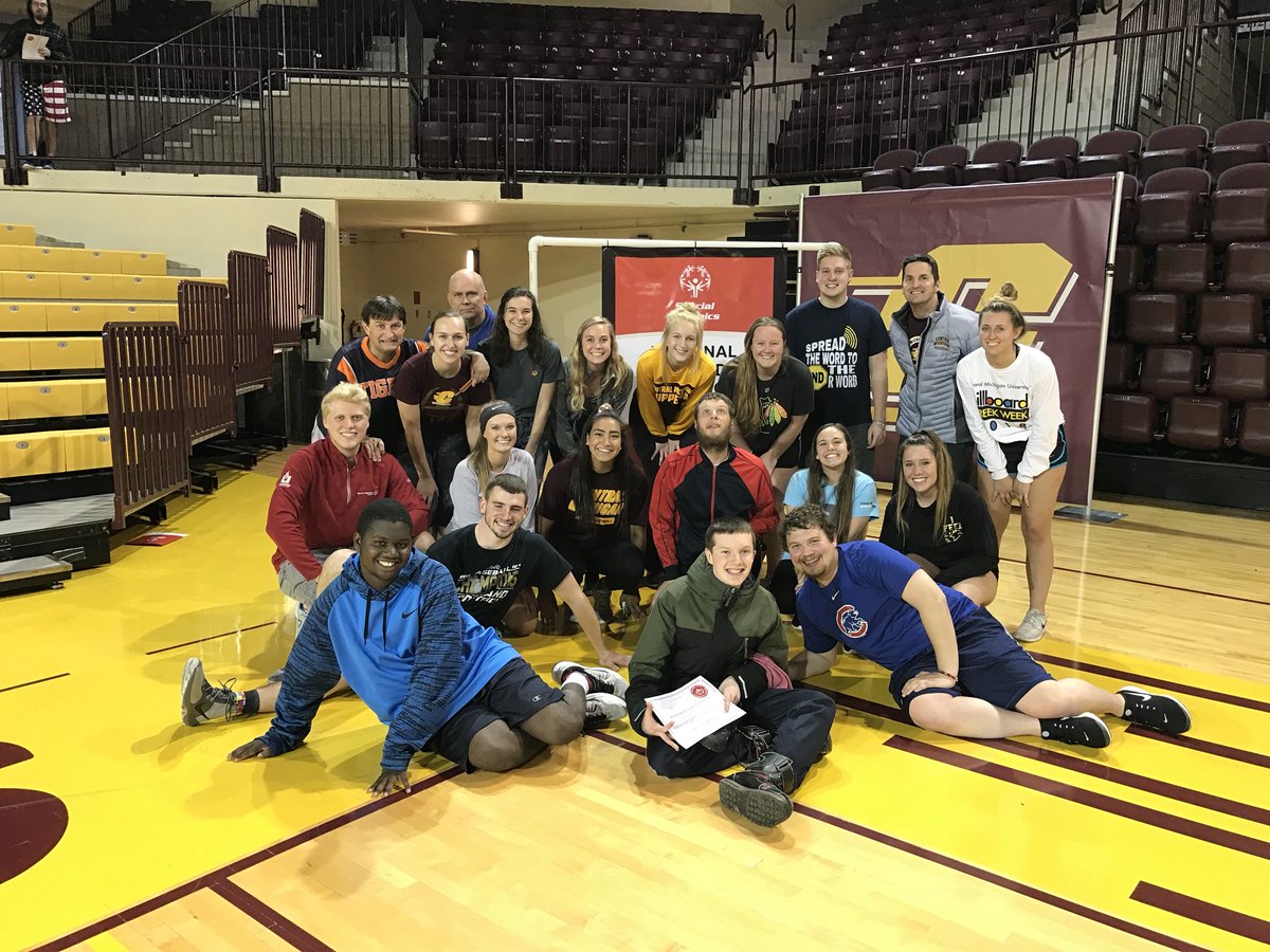 URecCMU's tweet photo. The whole crew after a great night of Unified Championships #cmuUNIFIEDsports #bannerprogram https://t.co/hxLUFofOrh