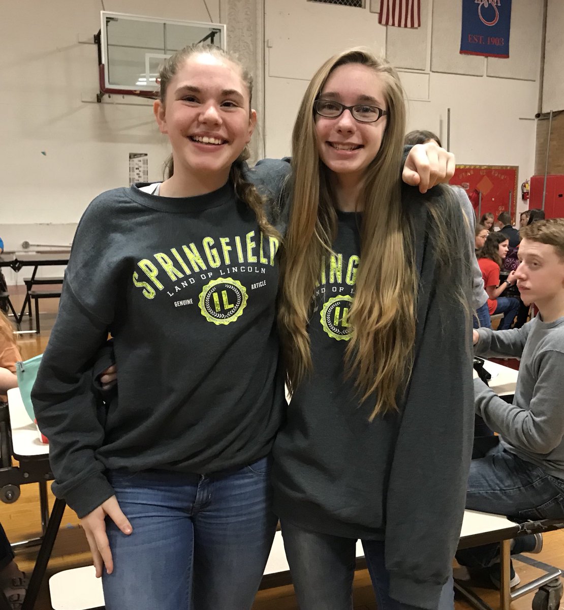 Penny2206's tweet photo. Cute photos from โTwins Dayโ @ LCS Secondary today. #makingfunmemories @1976LCS https://t.co/XKyAtHUuGq