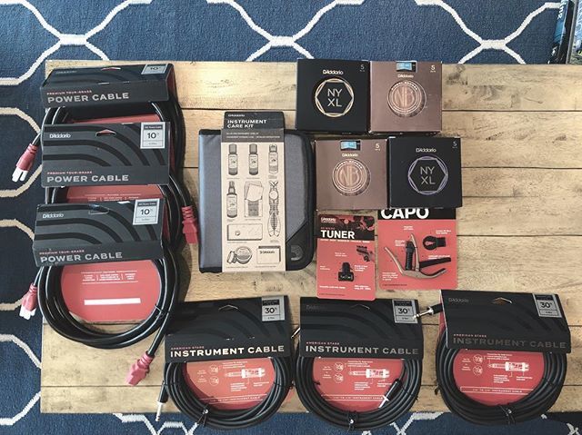 CodyGPerrin's tweet photo. @daddarioandco are making some of the best quality strings and accessories right now. The NYXL strings are my favorite and the American Stage instrument cables are the best cables on the market right now (cheap and they literally won’t break). #daddario … https://t.co/Z0t4Obc3bL https://t.co/3ToxyflFtt