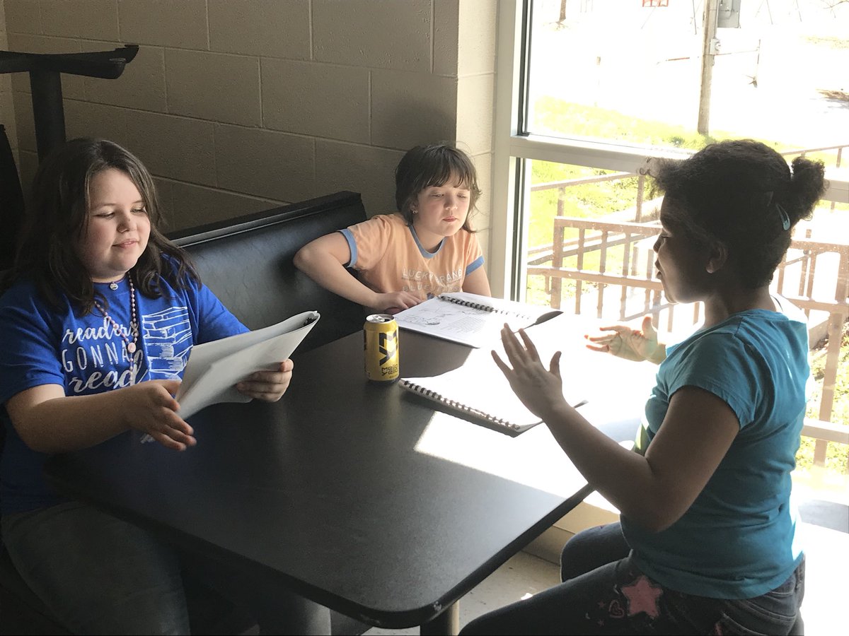 esgehring's tweet photo. Poetry productions in wis reading club! #fluency #greatexpression @WISWillard https://t.co/5rlVbFjhaS