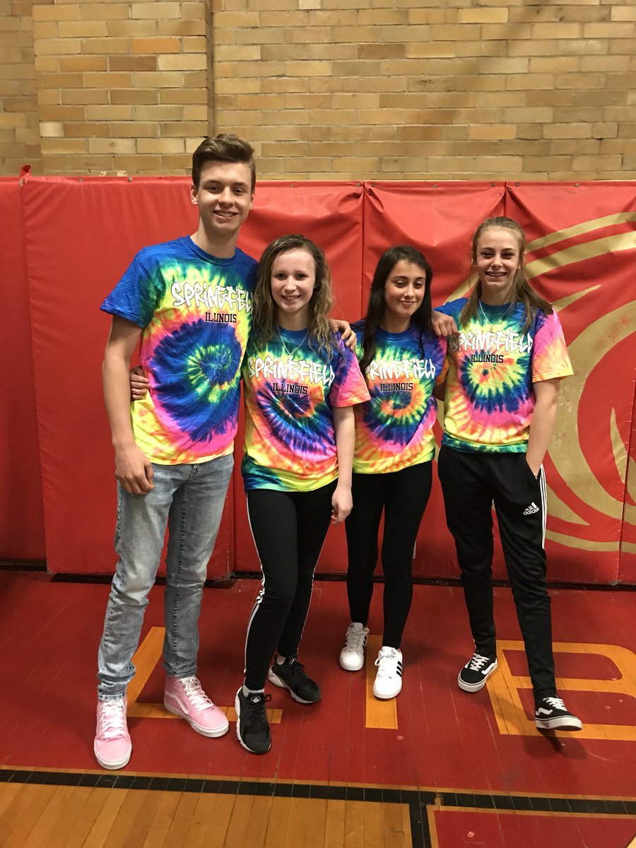 Penny2206's tweet photo. More โtwinโ fun photos from LCS Secondary! #makingfunmemories @1976LCS https://t.co/3xDQNt5m5P
