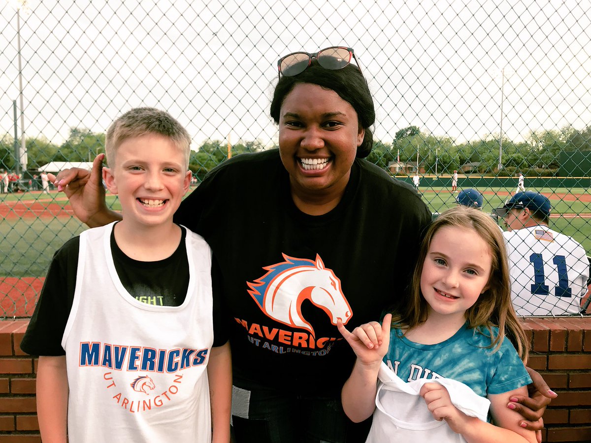 UTAMAVS's tweet photo. @UTASAAC president, Chloe Lewis is here to support the baseball team! #mavericklove #mavup ⚾️🤙💙🧡 https://t.co/TxFC026LEr