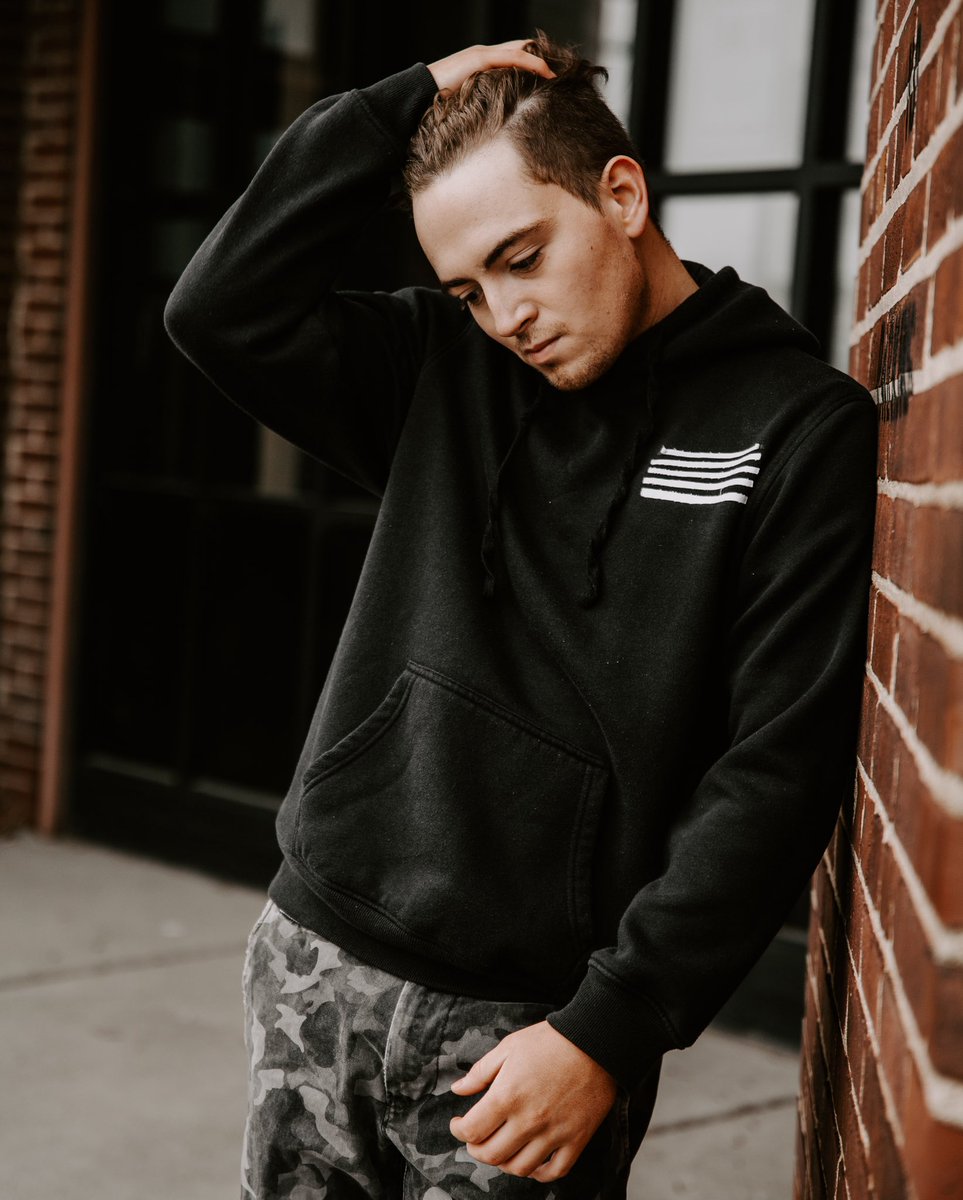 NickBoydSinging's tweet photo. If anyone has a Great Clips coupon, email me pleaseee https://t.co/XMZ2kpfcyw