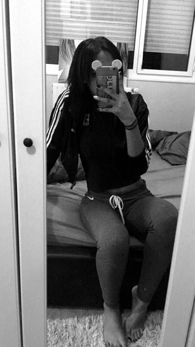 Emmyizi's tweet photo. 🙋🏽‍♀️✌🏽 https://t.co/foUqxHze3G