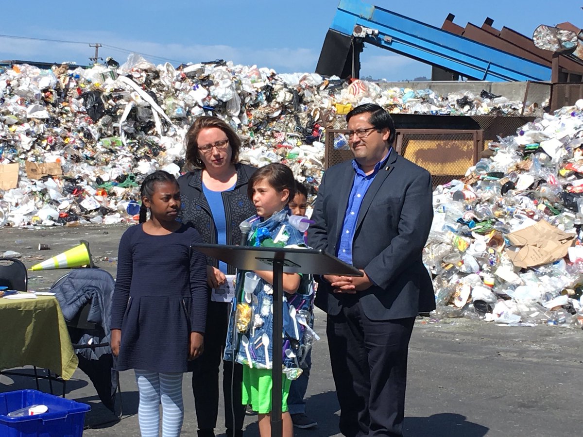 JesseArreguin's tweet photo. Our children. Our future. That’s why Councilmember Sophie Hahn and I authored the Plastic Free Dining ordinance. Our planet and the next generation cannot wait. #DisposableFreeBerkeley https://t.co/NrvSu8zHZd