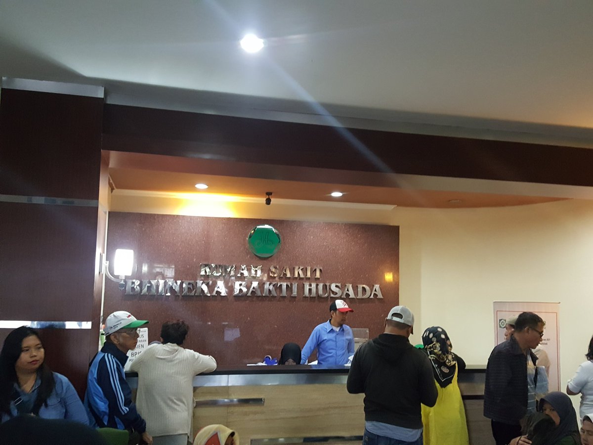 Antri bpjs di rs bhinneka utk dr.irma sejak jam 3pagi..<a href="/BPJSKesehatanRI/">BPJS Kesehatan RI</a> <a href="/DepKesRI/">Departemen Kesehatan</a> <a href="/jokowi/">Joko Widodo</a> <a href="/HumasFatmawati/">RS Fatmawati Jakarta</a>