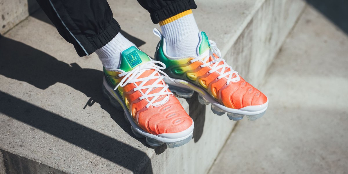 nike air vapormax plus white neptune green dynamic yellow