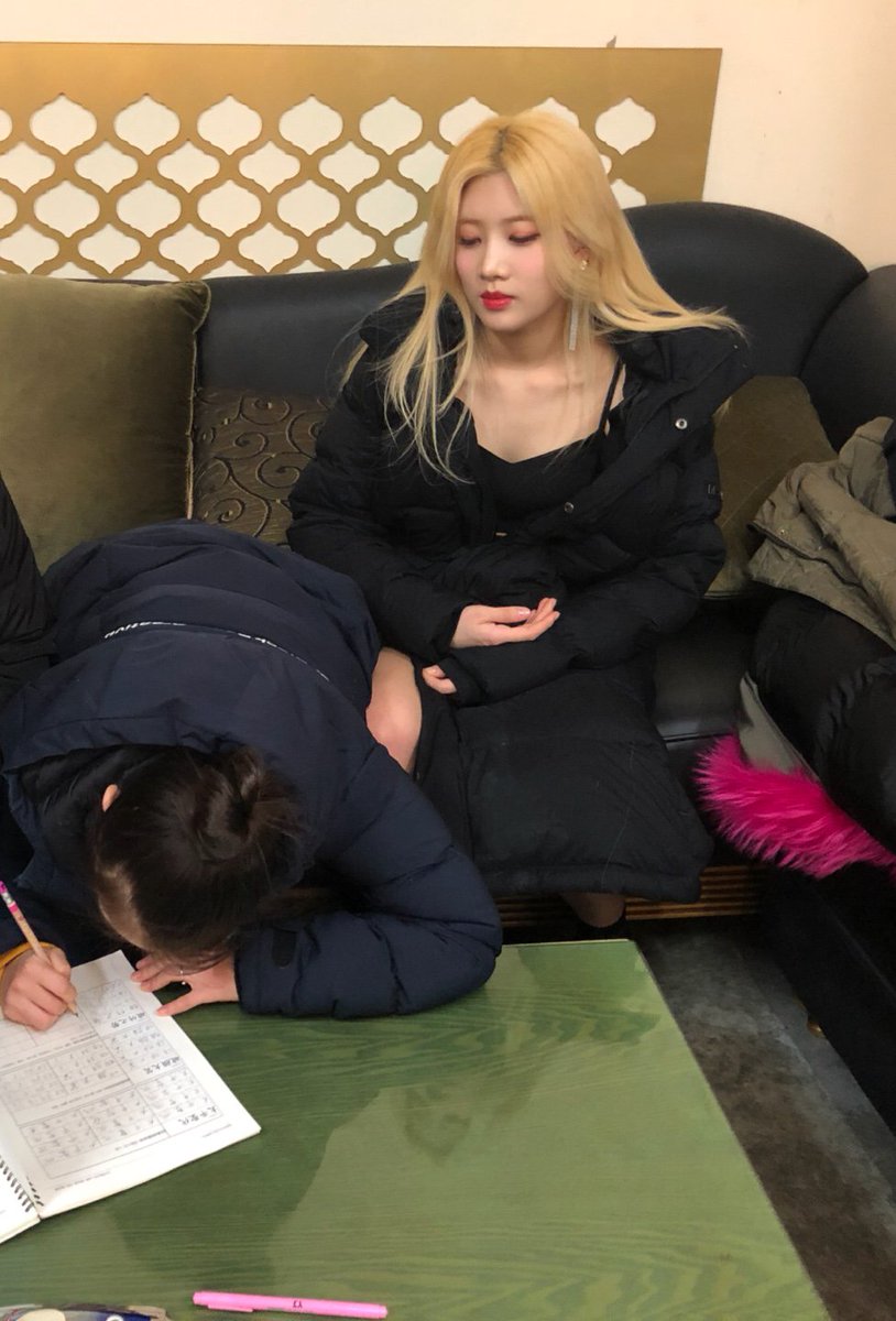 nadyhsnct's tweet photo. OH M Y GO D KIM! LIP! YOU! WANT ME DIE???!?? 😫😫😫 https://t.co/HgBqmoGmhJ
