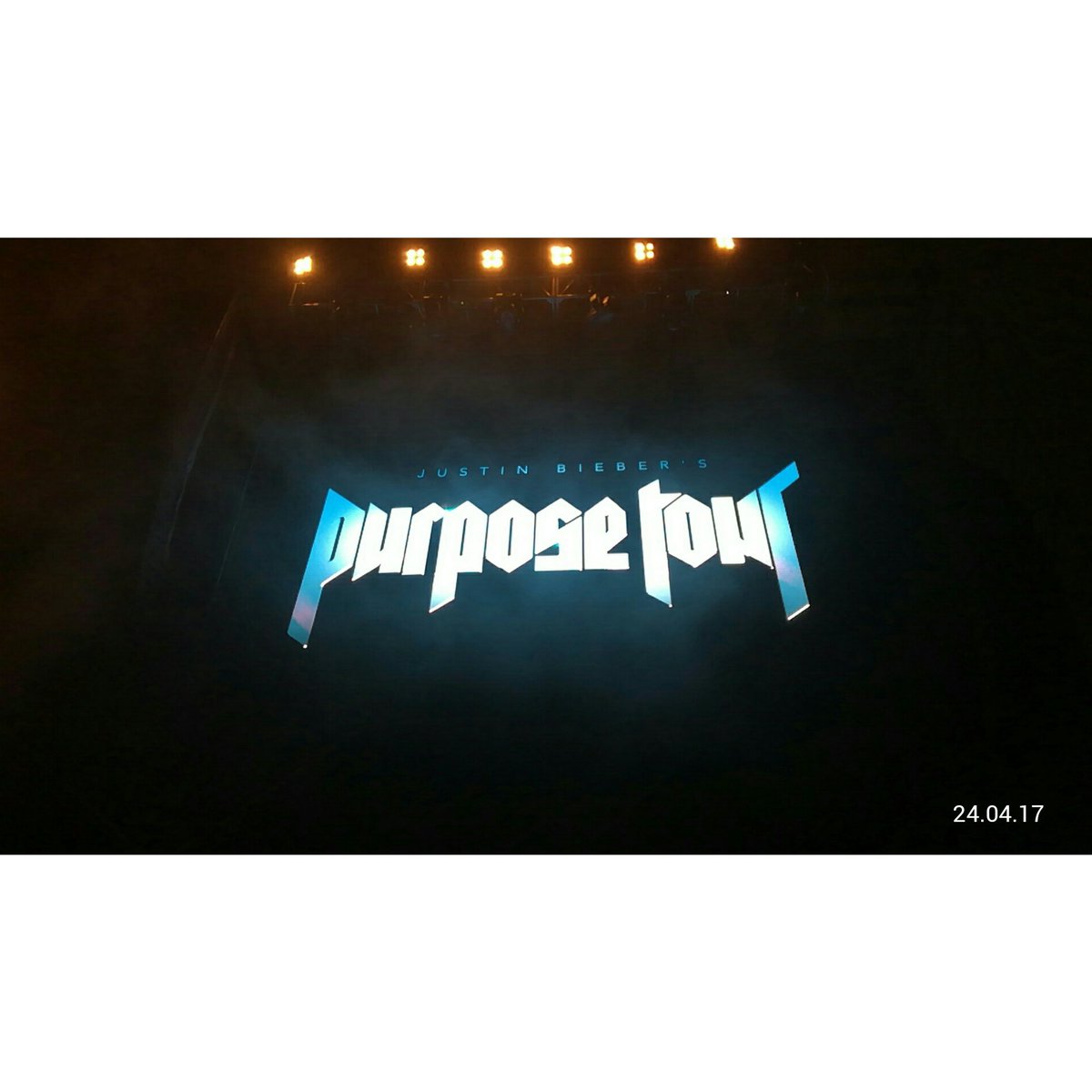 Cingrm's tweet photo. 24.04.17 🔙 
A year ago @justinbieber in Costa Rica 💗😭 
A dream come true🌌😍 https://t.co/UC2xPuePCD