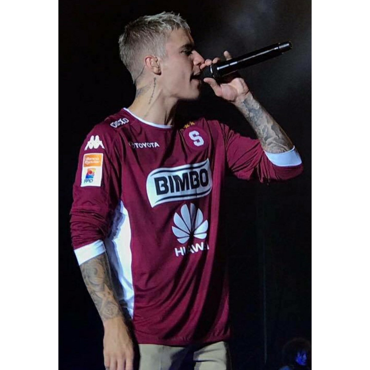 Cingrm's tweet photo. 24.04.17 🔙 
A year ago @justinbieber in Costa Rica 💗😭 
A dream come true🌌😍 https://t.co/UC2xPuePCD