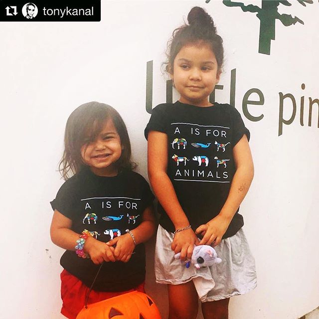AISFORANIMALS's tweet photo. Vegan super cuties rocking their A IS FOR ANIMALS kids’ tees 👯‍♀️🙌🏽Thank you to animal heroes @tonykanal &amp; @friendsorfaux ❤️ Please remember 20% of each purchase benefits animal rescue &amp; wildlife conservation #Vegan #AnimalLovers #OOTD #Compassion https://t.co/oSKIcCn7j9 https://t.co/cyF3QTnOx8