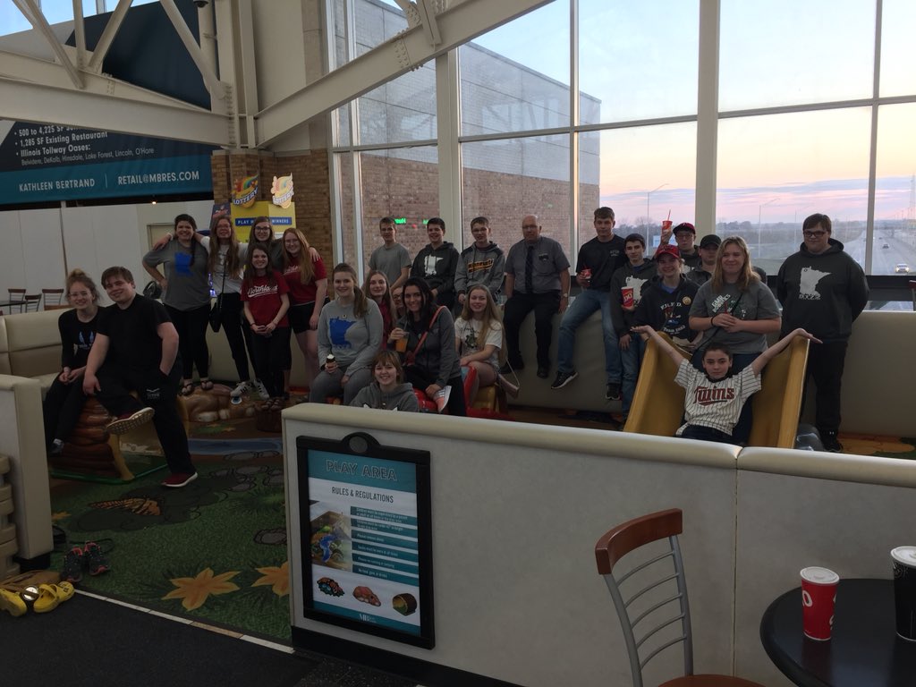 5172Robotics's tweet image. We made a quick stop for supper and found a play place!! No one exceeds the 48 inch height limit, right? #roboticsfun