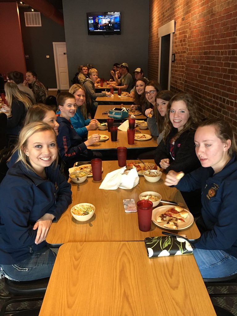 TarrBrock's tweet photo. The crew on the left was the winning team at section 20 Livestock today. Miranda Ochs 1st, Jarrett Tharp 2nd, Stetson Bierman 3rd, Hunter Michl 8th. Crew on the right did a great job assisting with the contest https://t.co/sNKzqrhBlc