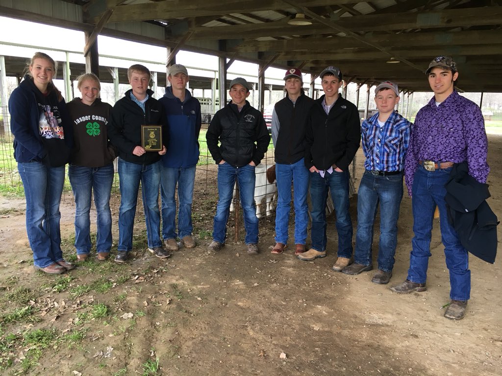 TarrBrock's tweet photo. The crew on the left was the winning team at section 20 Livestock today. Miranda Ochs 1st, Jarrett Tharp 2nd, Stetson Bierman 3rd, Hunter Michl 8th. Crew on the right did a great job assisting with the contest https://t.co/sNKzqrhBlc