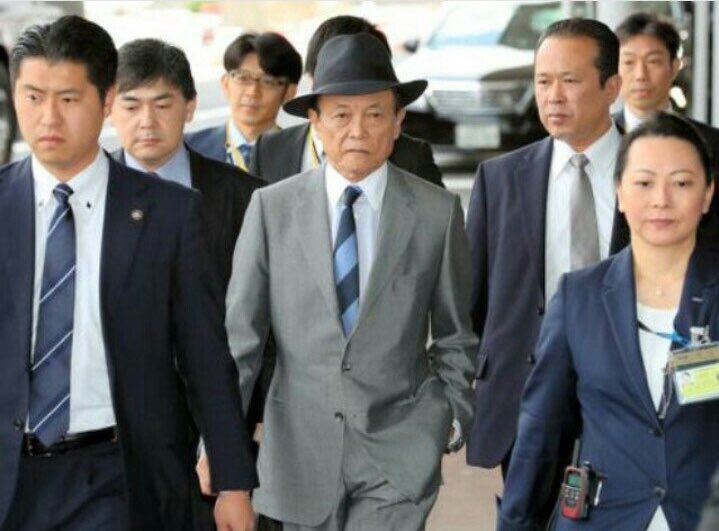 たいばんjd 公式 何才まで恋愛対象 笑 とか言うオッさんに言いたいけどやっぱり年齢じゃないよ 同い年でも無理なやつは無理だし おっさんでも麻生太郎みたいな渋くて カッコいいおじさまならアリかも って思っちゃうもん たいばんjd 公式 何才まで恋愛対象 笑 とか言うオッさんに言いたいけどやっぱり年齢じゃないよ 同い年でも無理なやつは無理だし おっさんでも麻生太郎みたいな渋くて カッコいいおじさまならアリかも って思っちゃうもん