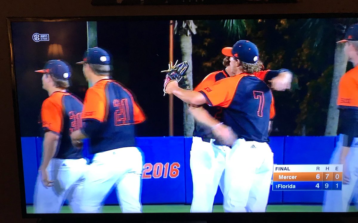 Will_Tharp's tweet photo. Yup. That just happened. BIG TIME win from @MercerBaseball!!! 🐻

#GetChomped | #RoarTogether https://t.co/CEI9NBliyi