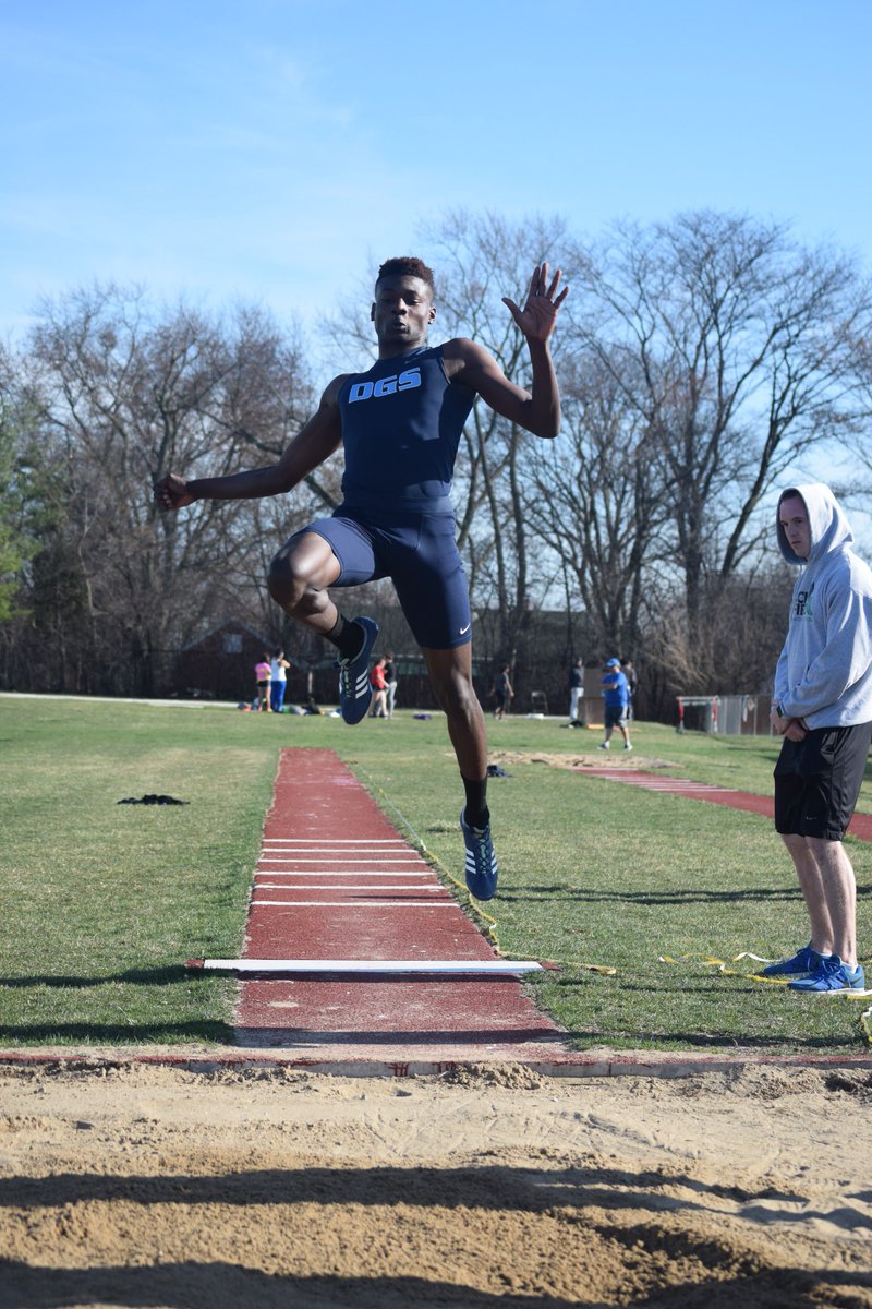 DGSouthTF's tweet photo. Outstanding performance by a very special group of athletes tonight at the Red Devil Sophomore Invite!
1. DGS 233
2. Hinsdale Central 129.5
3. Minooka 120
4. Willowbrook 59.5

NEW MEET RECORDS
LJ = Jayden Lambert 21-4.5
TJ = Jayden Lambert 42-10
Discus = Shawn Lee 134-2 https://t.co/XSBetDcytC