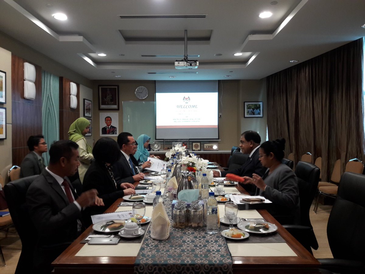Kunjungan hormat ini diadakan bagi membincangkan berkenaan amalan baik yang telah dibentangkan oleh Dewan Bandaraya Kuala Lumpur semasa #WUF9 yang telah diadakan. Delegasi Fiji turut berminat mengenai pembangunan bandar di Malaysia.