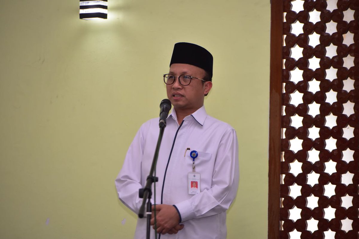 anwsanusi's tweet photo. Memperingati Isra Mi'raj Nabi Muhammad SAW bersama https://t.co/T0UwEXIgkf.Nasarudin Umar, MA, Imam (Imam Besar Masjid Istiqlal) dan Jamaah Masjid Al-Muhajirin Kementerian Desa, Pembangunan Daerah Tertinggal, dan Transmigrasi. @KemenDesa #IsraMiraj https://t.co/vjLp95nIrv