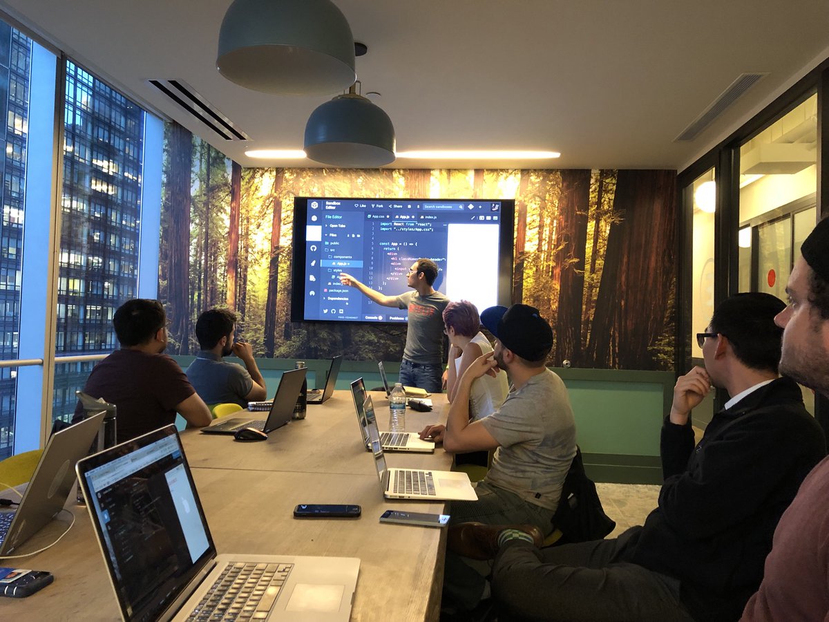 arianfront's tweet image. Best satisfaction sharing my #Reactjs knowledge and skills with my fellow coders in San Francisco at @CodifyAcad Magic Hours