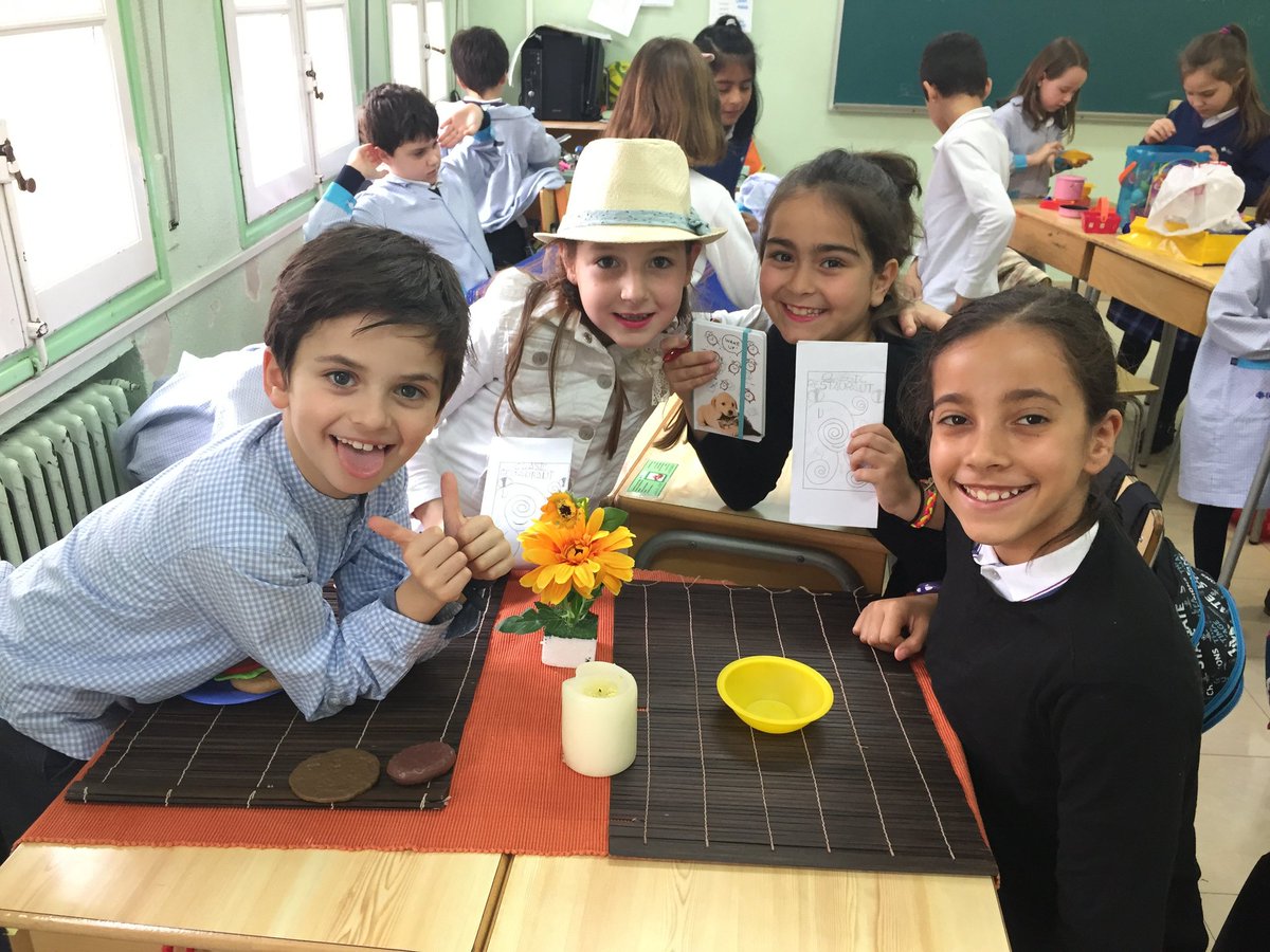 VedrunaPamplona's tweet image. Final Product of The Classroom Restaurant Project in 3rd Grade #theatre #creativity #learningwhilehavingfun