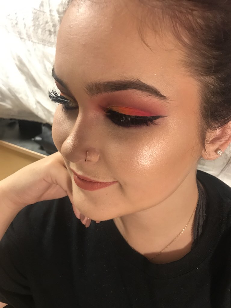 joideanmakeup's tweet photo. Dm me to set up an appointment for prom makeup! #orlandomua #orlandomakeup #prommakeup #prommua #orlandoprom #prom2k18 https://t.co/TUYadnnrG7