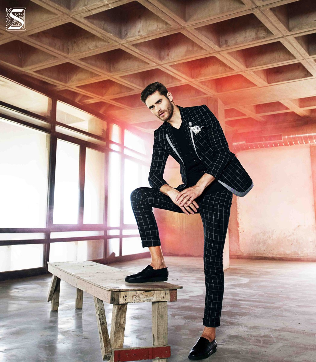 steele_clothing's tweet photo. Match the latest men's fashion pieces with your statement style exclusively at #SteeleClothing. Head to a #Chunmun store near you. Shop now! https://t.co/p2FKNexngb